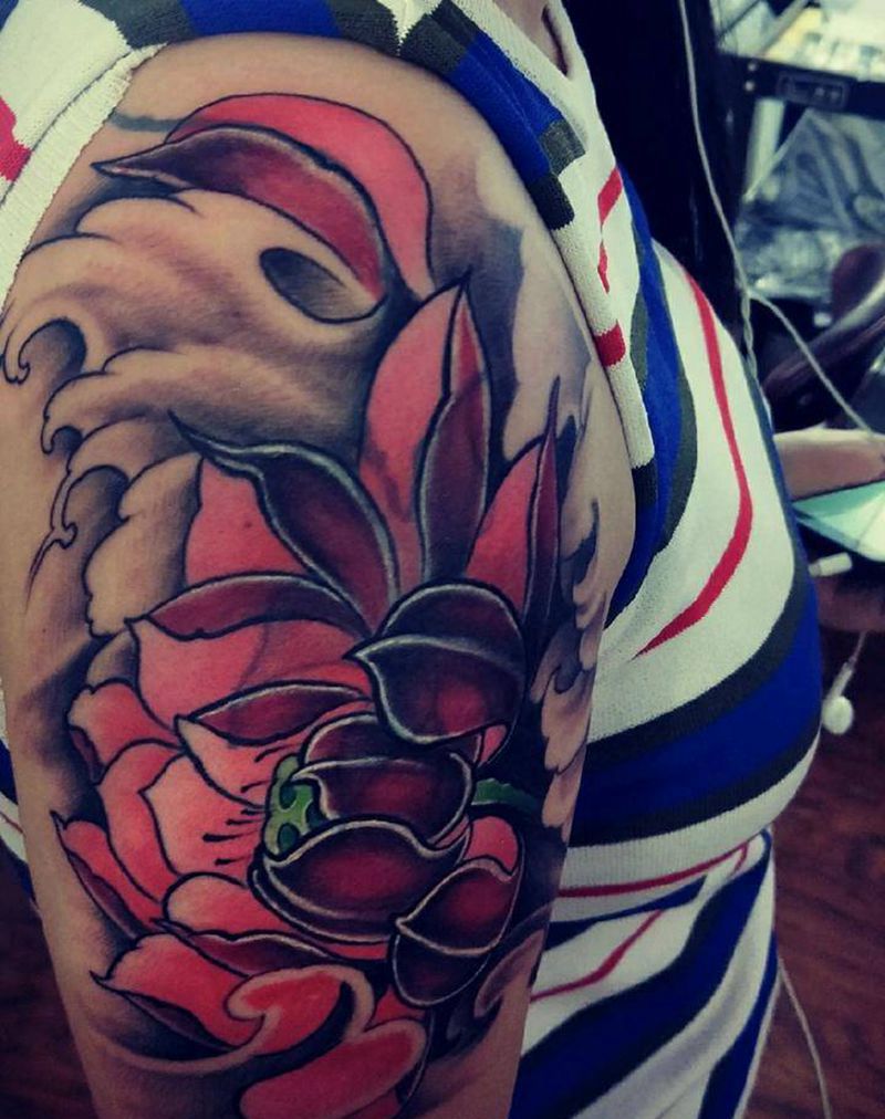 荷花遮盖纹身图片