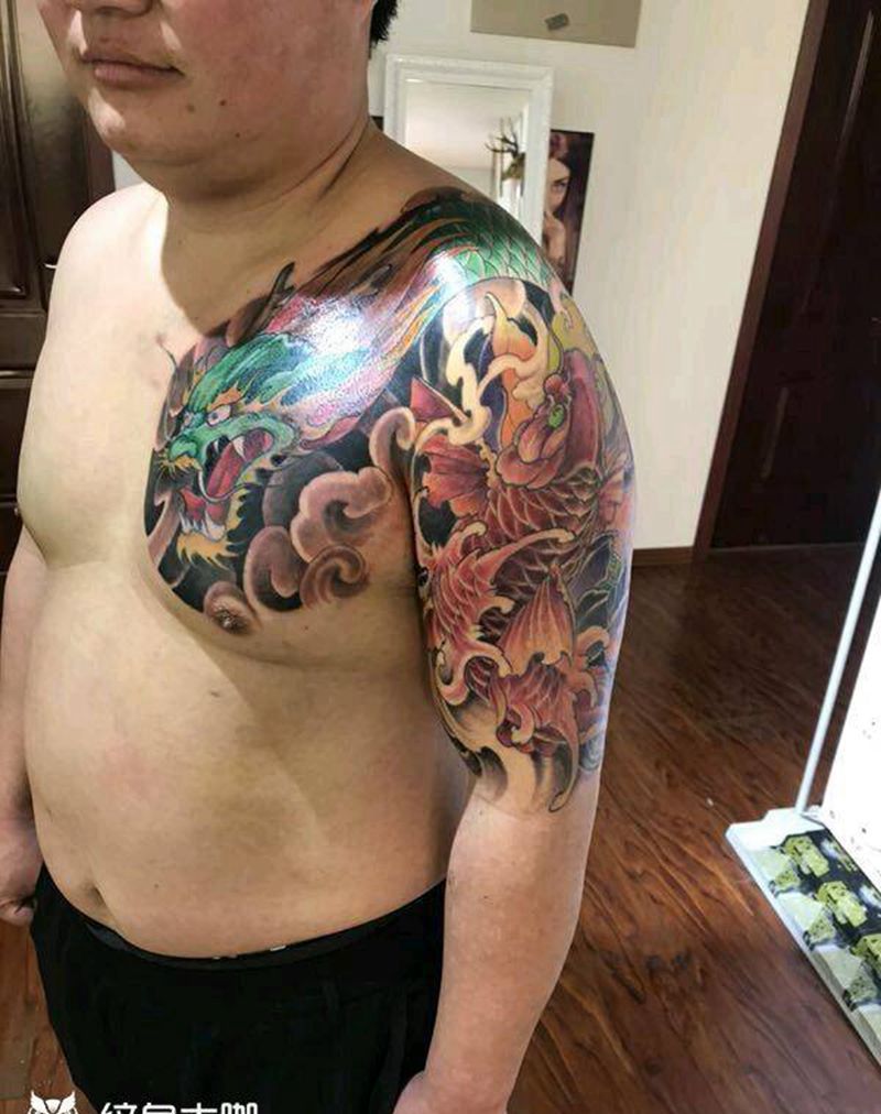 半甲遮盖纹身图片