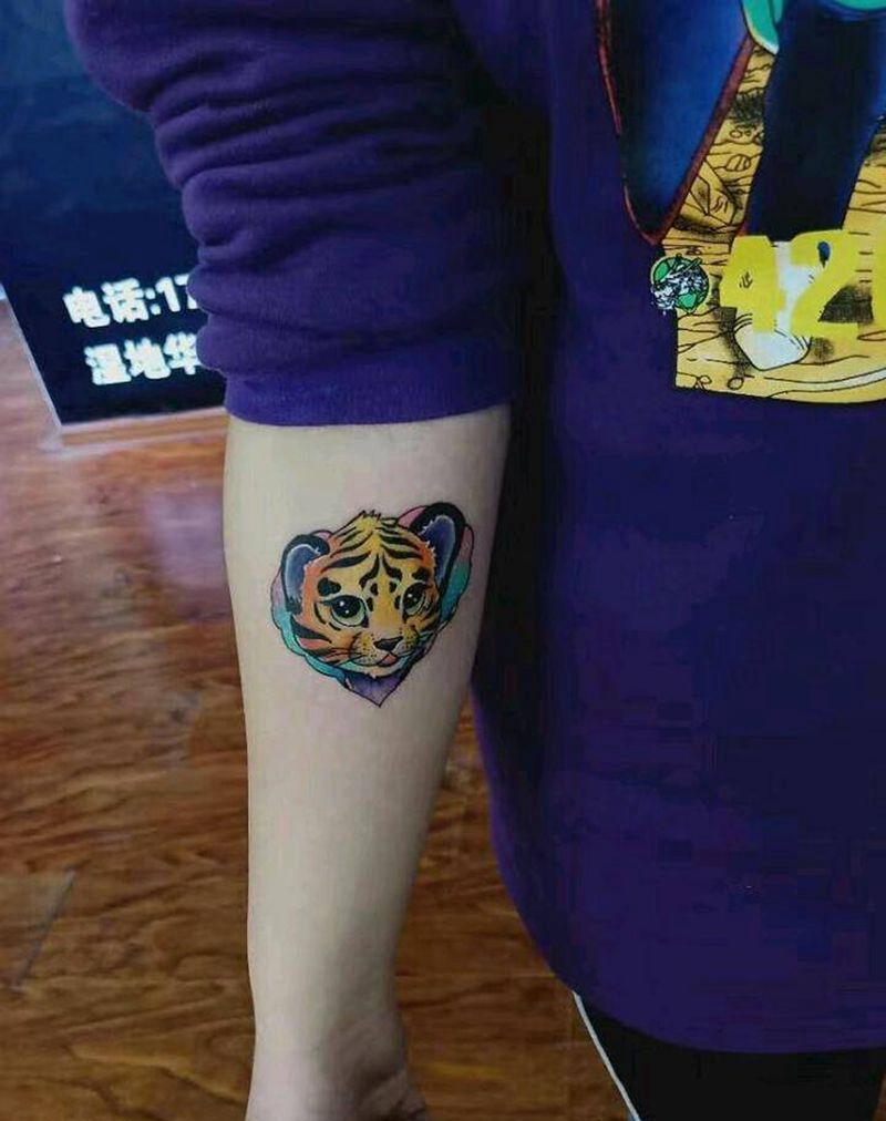 小老虎纹身图片_手臂水彩小老虎纹身图案