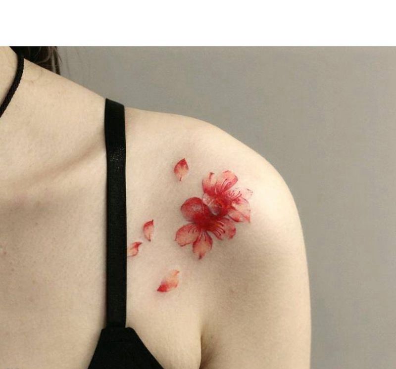 樱花纹身图片_肩部水彩纹身图案