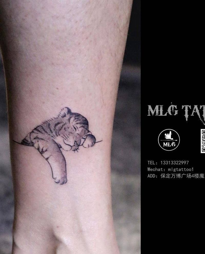 小脑斧纹身图片_手臂欧美写实纹身图案