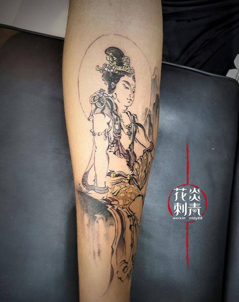 水墨菩萨纹身图片_手臂水墨菩萨纹身图案