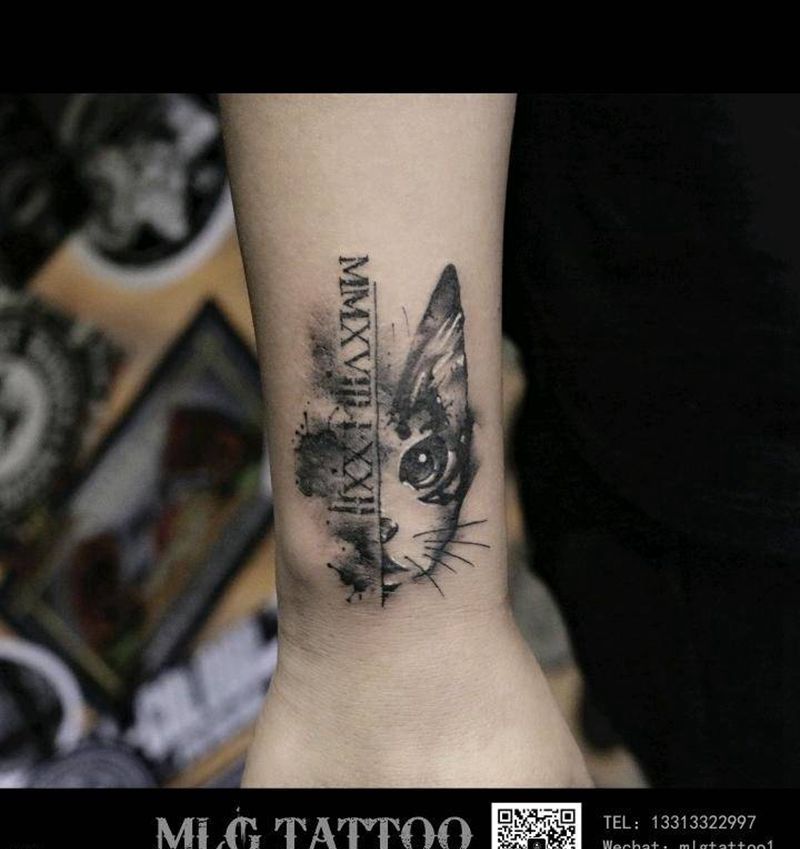 猫遮盖手腕纹身图片_手臂水墨纹身图案