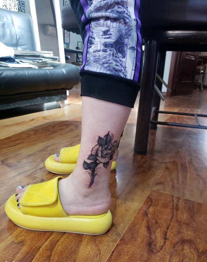 疤痕遮盖纹身图片_脚部新传统纹身图案