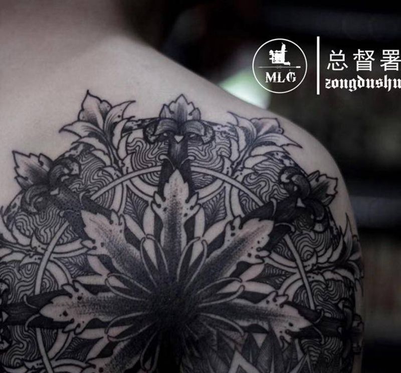 曼达拉纹身图片_成品肩部欧美几何字符图腾宗教原创纹身图案