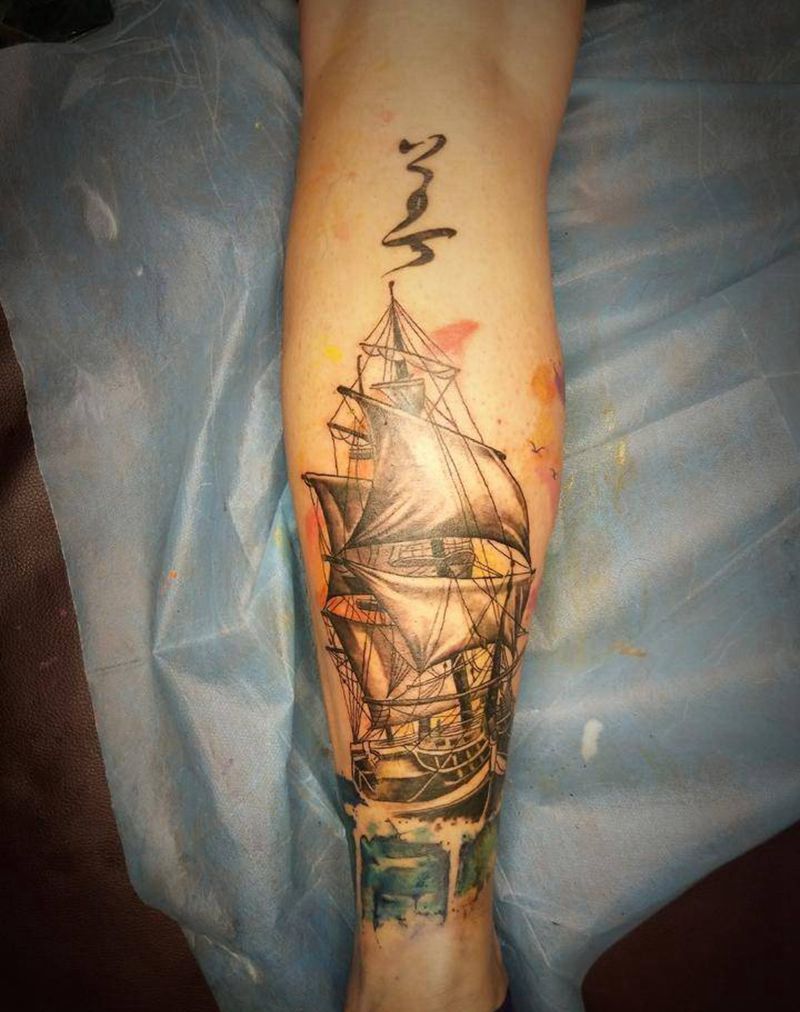 帆船纹身图片_腿部欧美写实帆船纹身图案