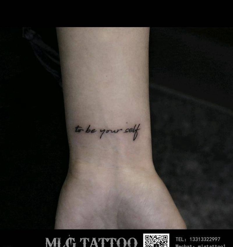 英文字母纹身图片_肩部腿部纹身图案