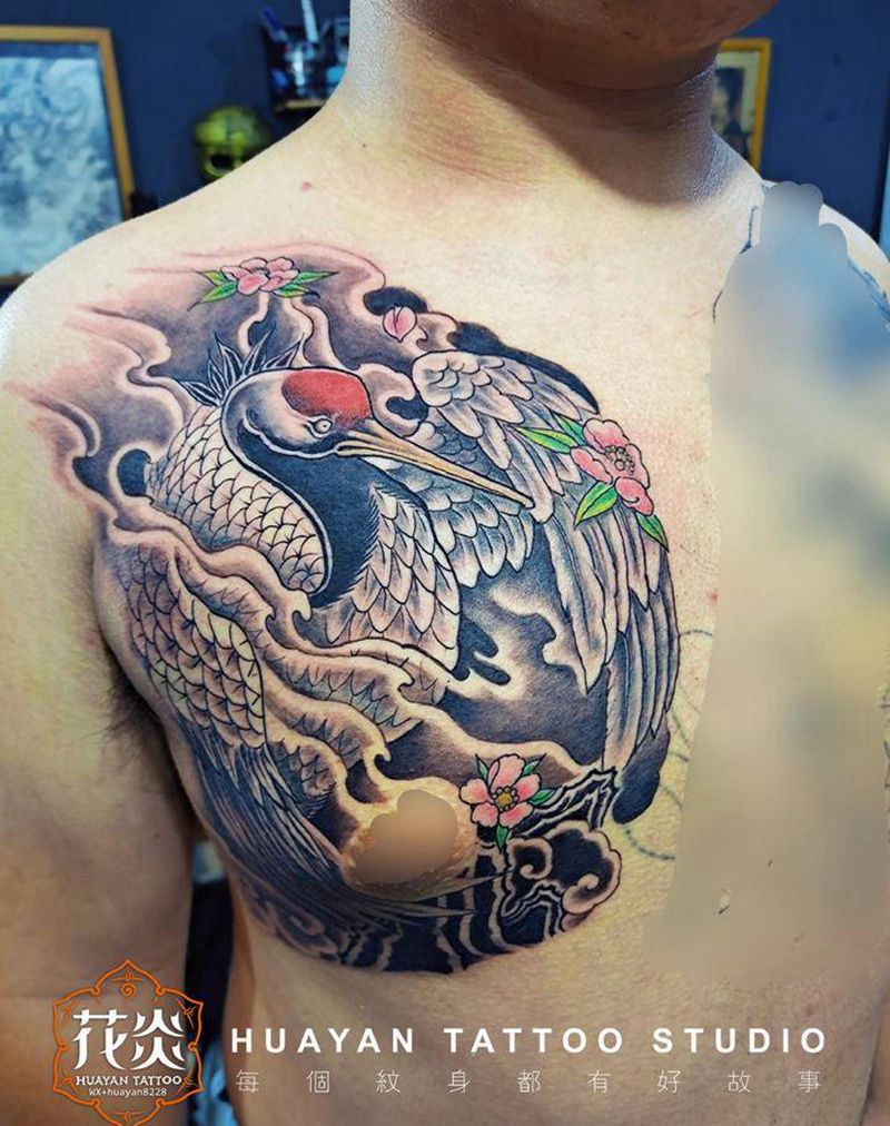 仙鹤半胛纹身图片_胸部新传统仙鹤纹身图案