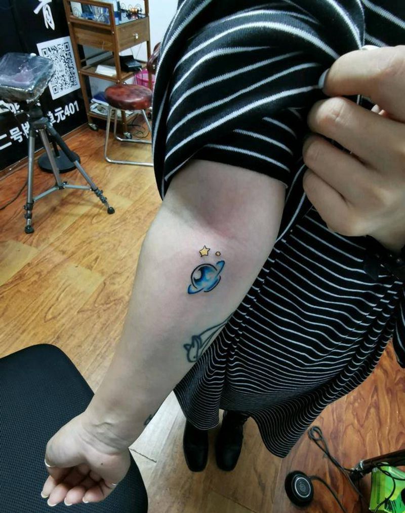 小清新纹身图片_手臂水墨水彩四叶草纹身图案