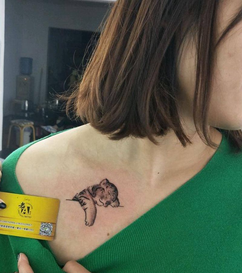 小不点纹身图片_胸部清新动物成品纹身图案