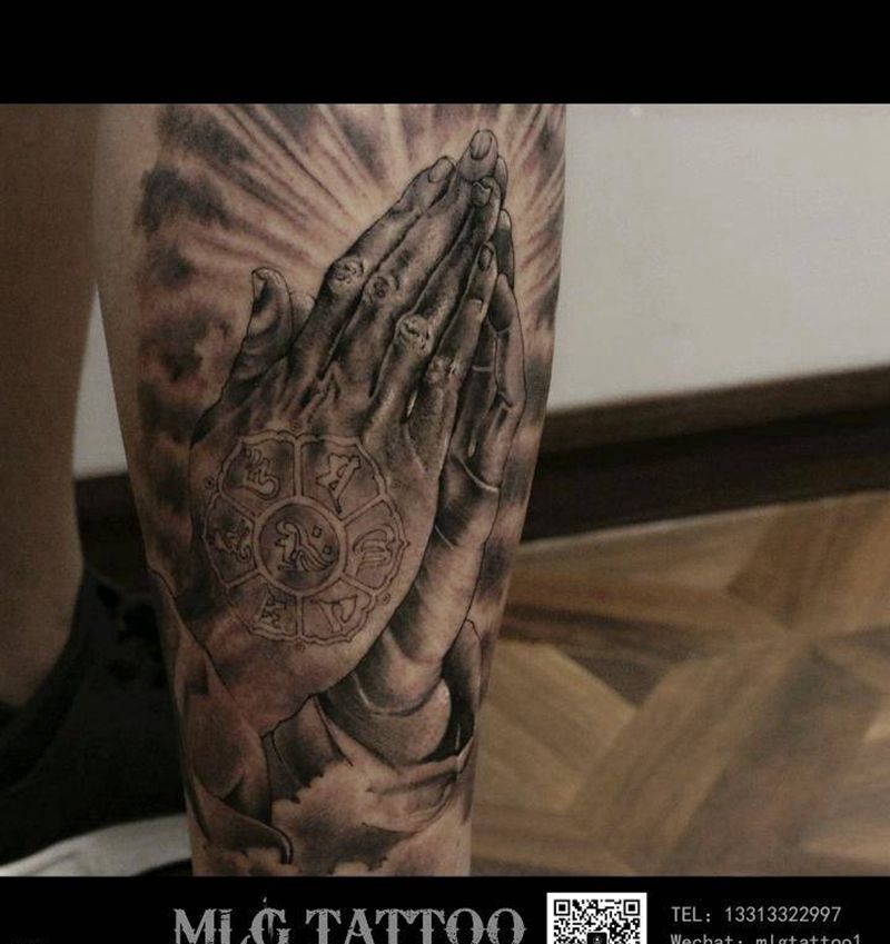 祈祷之手纹身图片_腿部欧美写实纹身图案