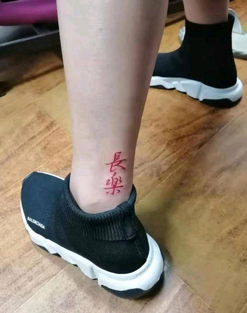 字母，汉字纹身图片_肩部手臂花体字纹身图案