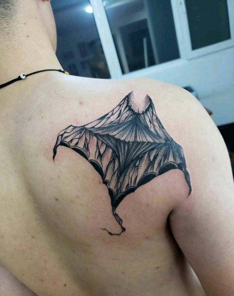 风筝纹身图片_背部肩部点刺风筝 甩针纹身图案