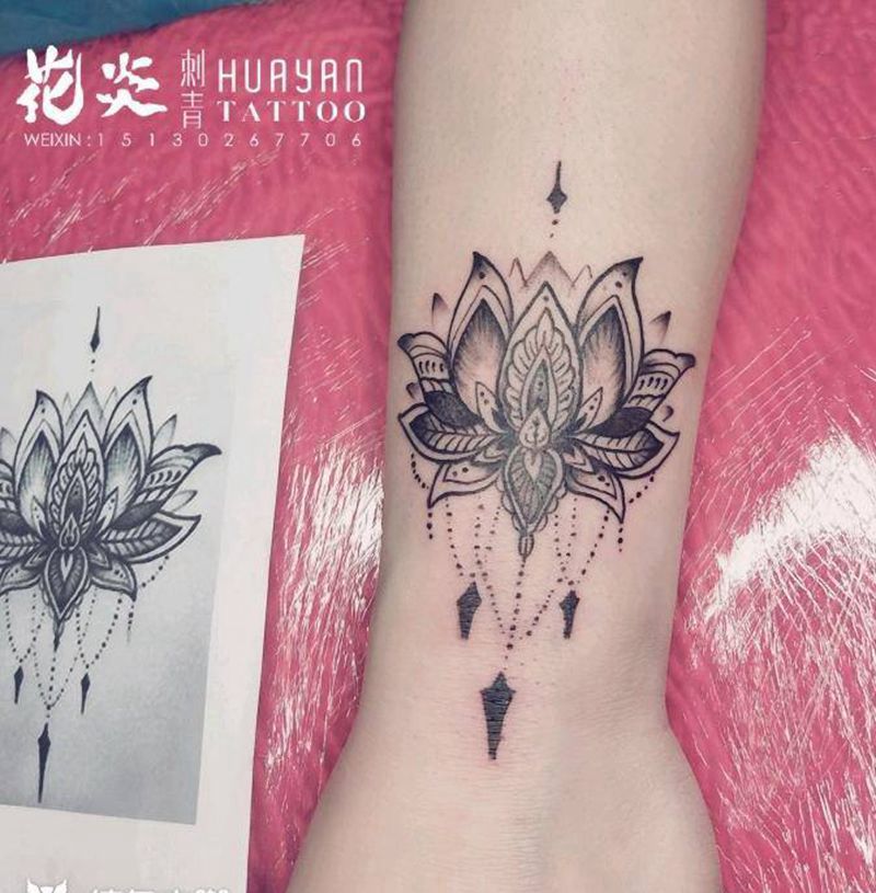 装饰莲花纹身图片_手臂点刺纹身图案