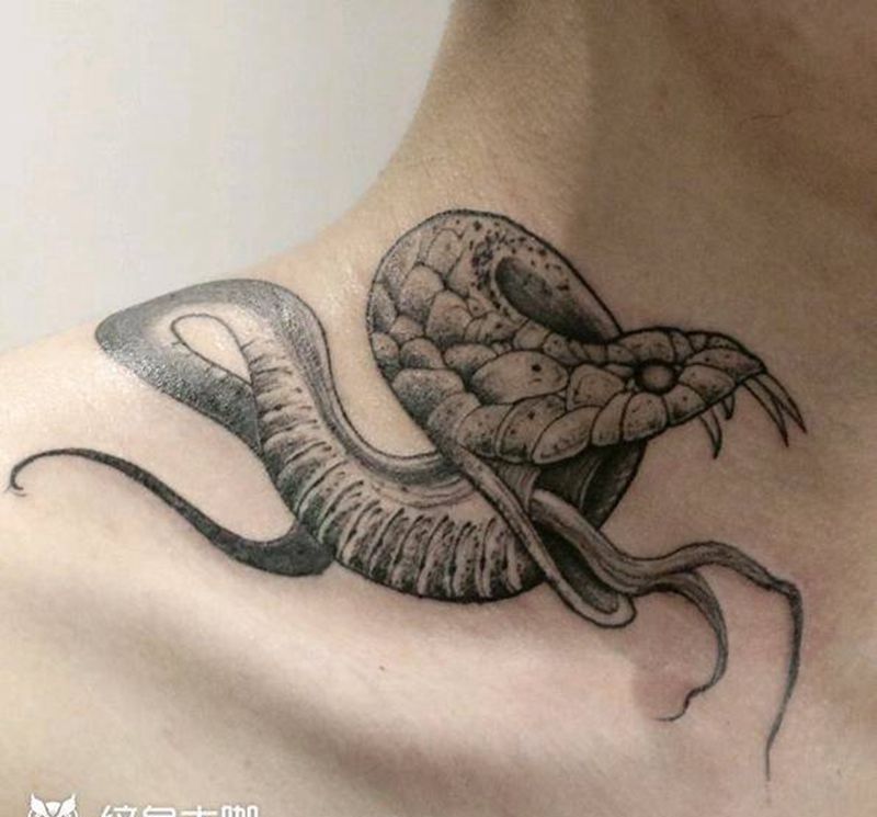 蛇纹身图片_颈部图腾New School纹身图案