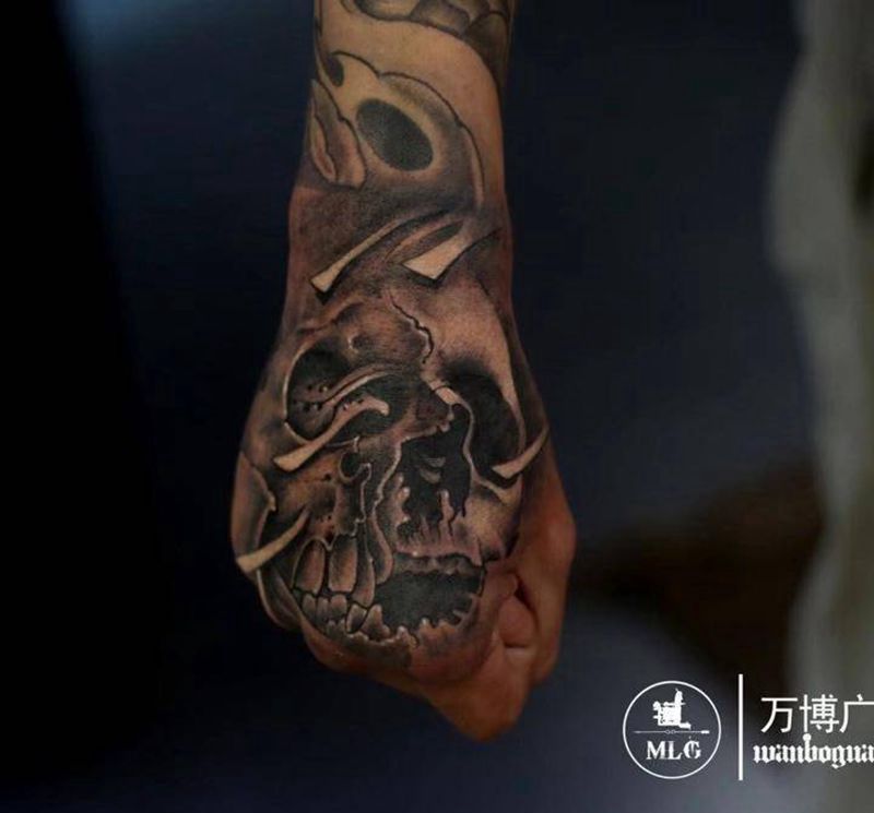 死亡骷髅纹身图片_成品手部欧美写实人物鬼神纹身图案