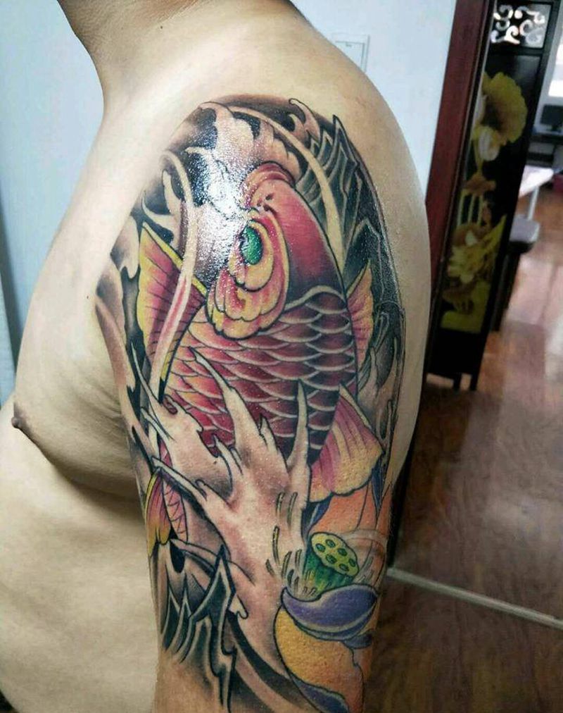 大臂锦鲤纹身图片