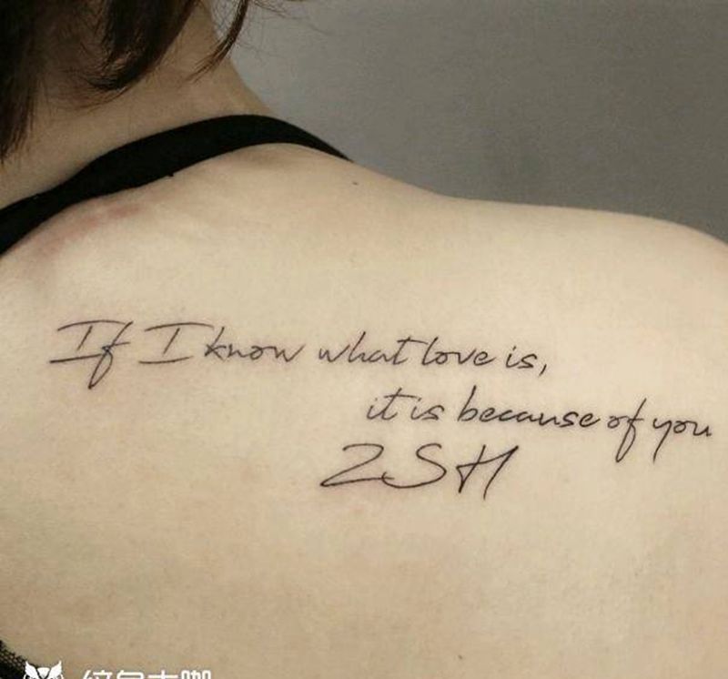 后肩字母纹身图片_肩部图腾纹身图案