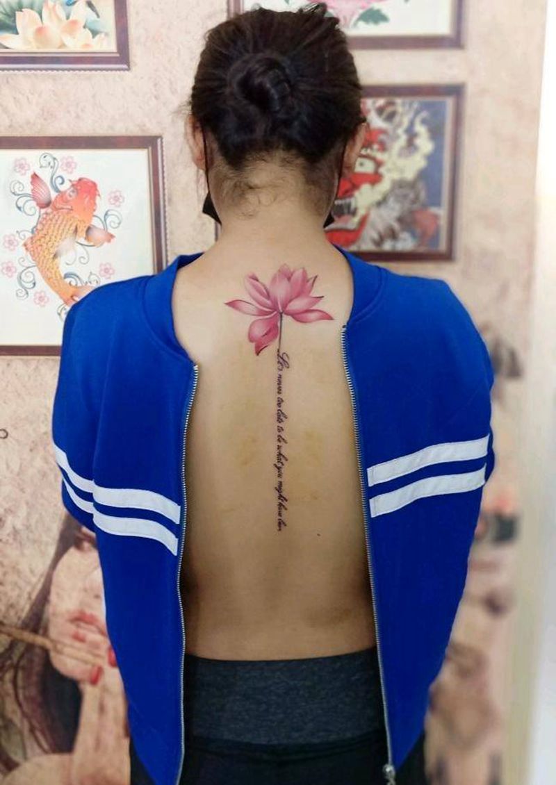 荷花纹身图片_背部纹身图案