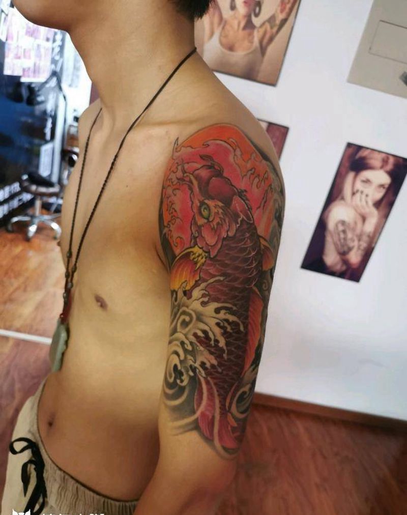 锦鲤纹身图片_手臂新传统鱼纹身图案