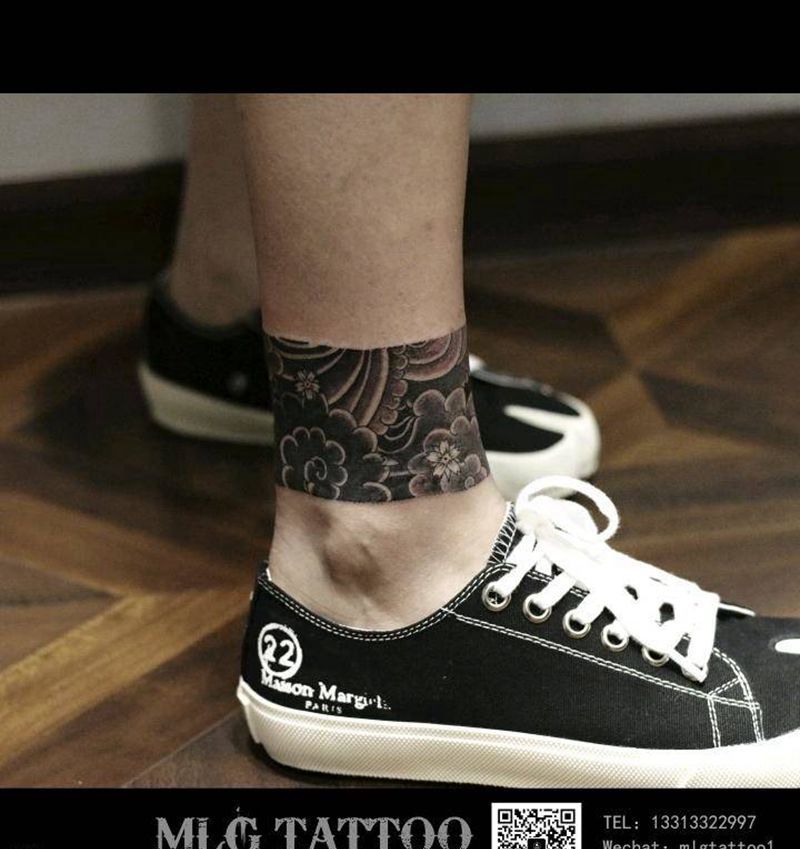 脚腕遮盖作品纹身图片_脚部老传统纹身图案