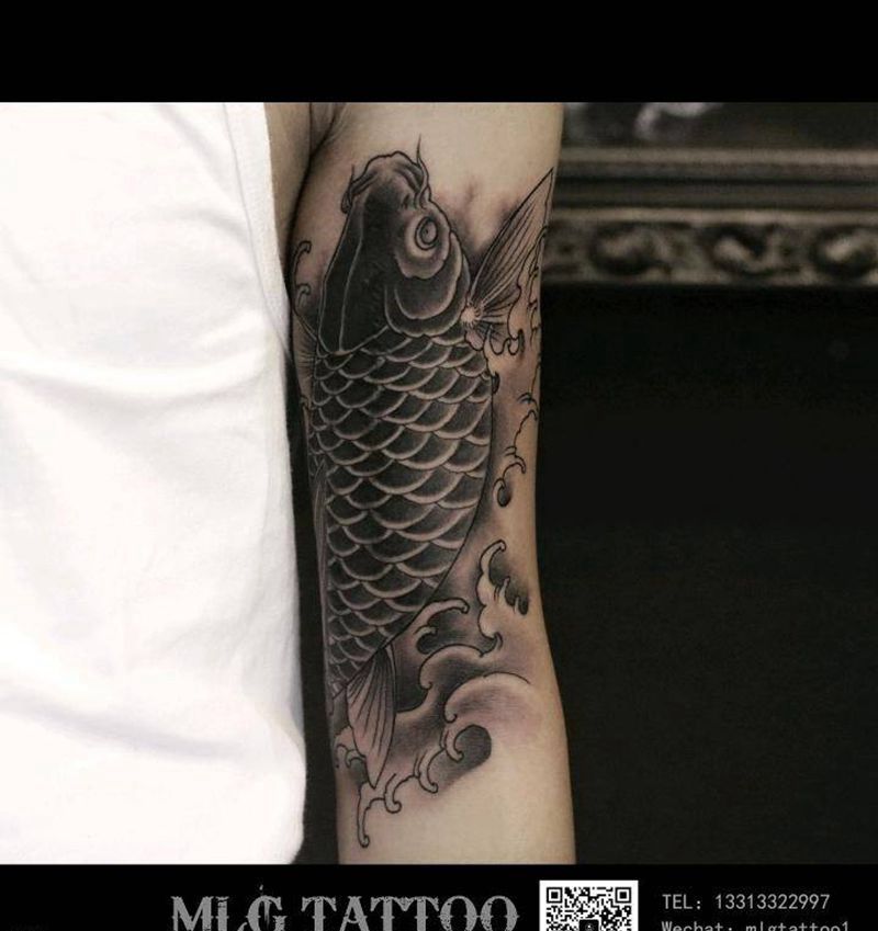 鲤鱼纹身图片_手臂老传统纹身图案