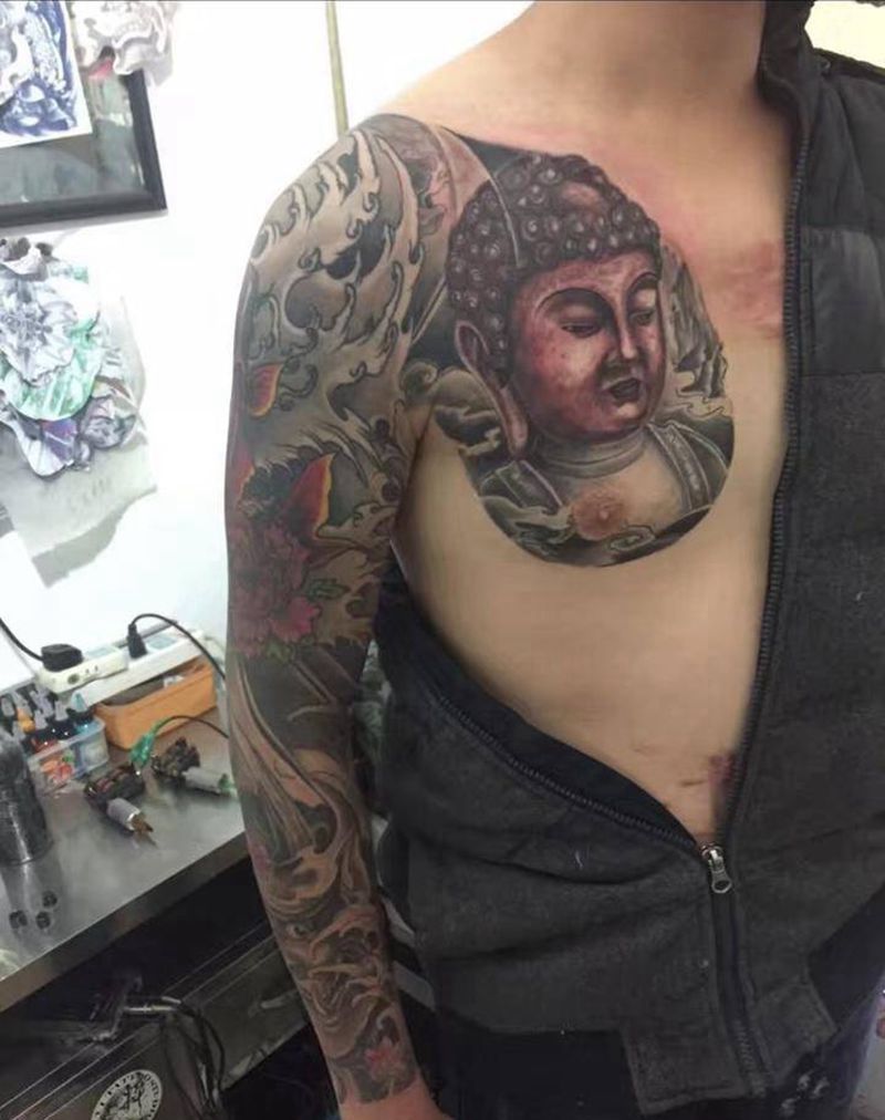 花臂分次完成纹身图片