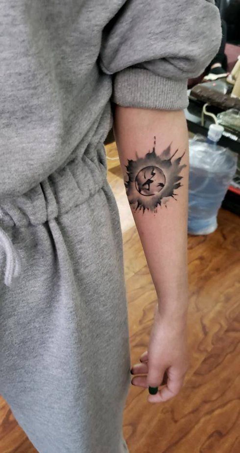 水墨纹身图片_手臂水墨纹身图案