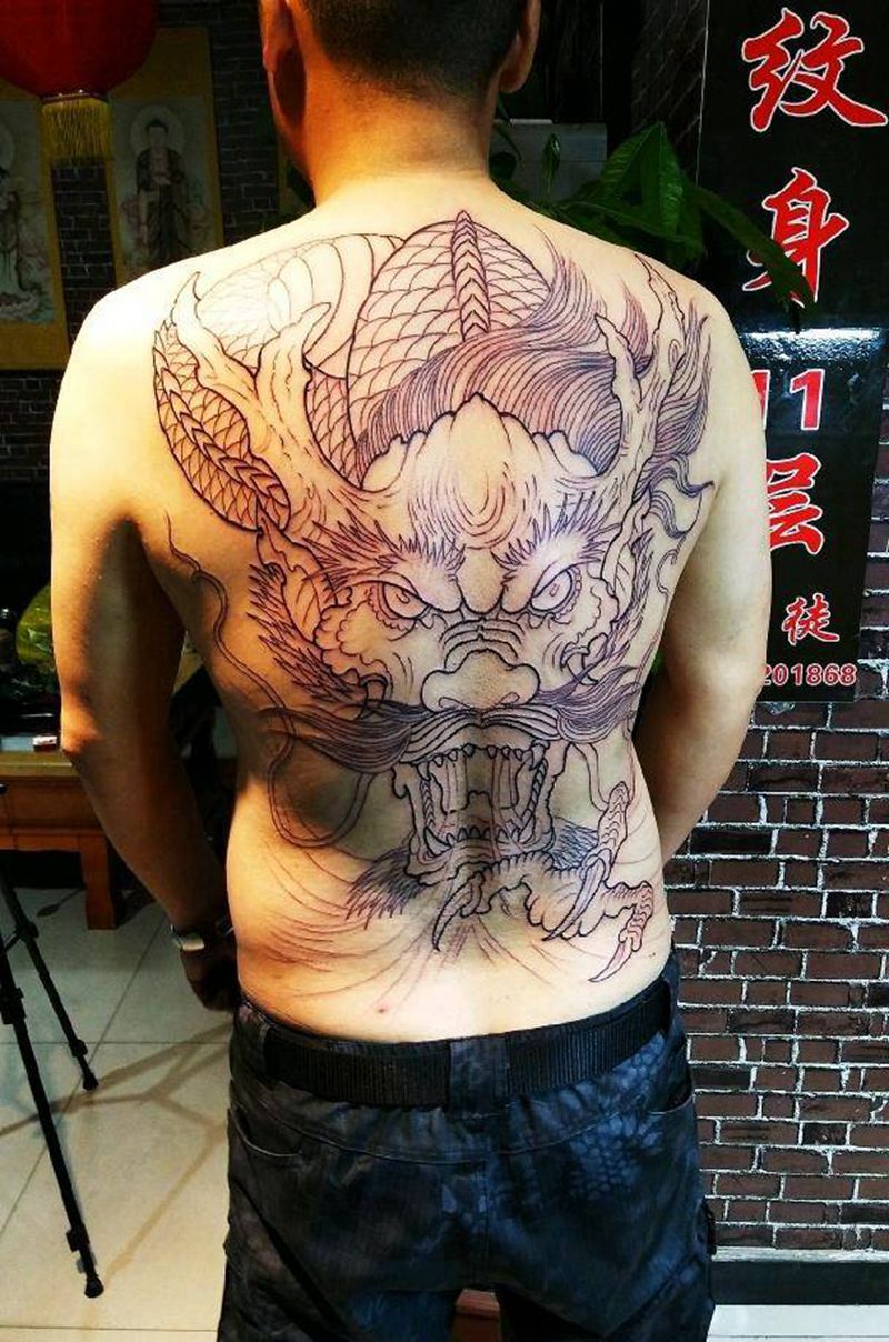 满背龙纹身图片_背部新传统纹身图案