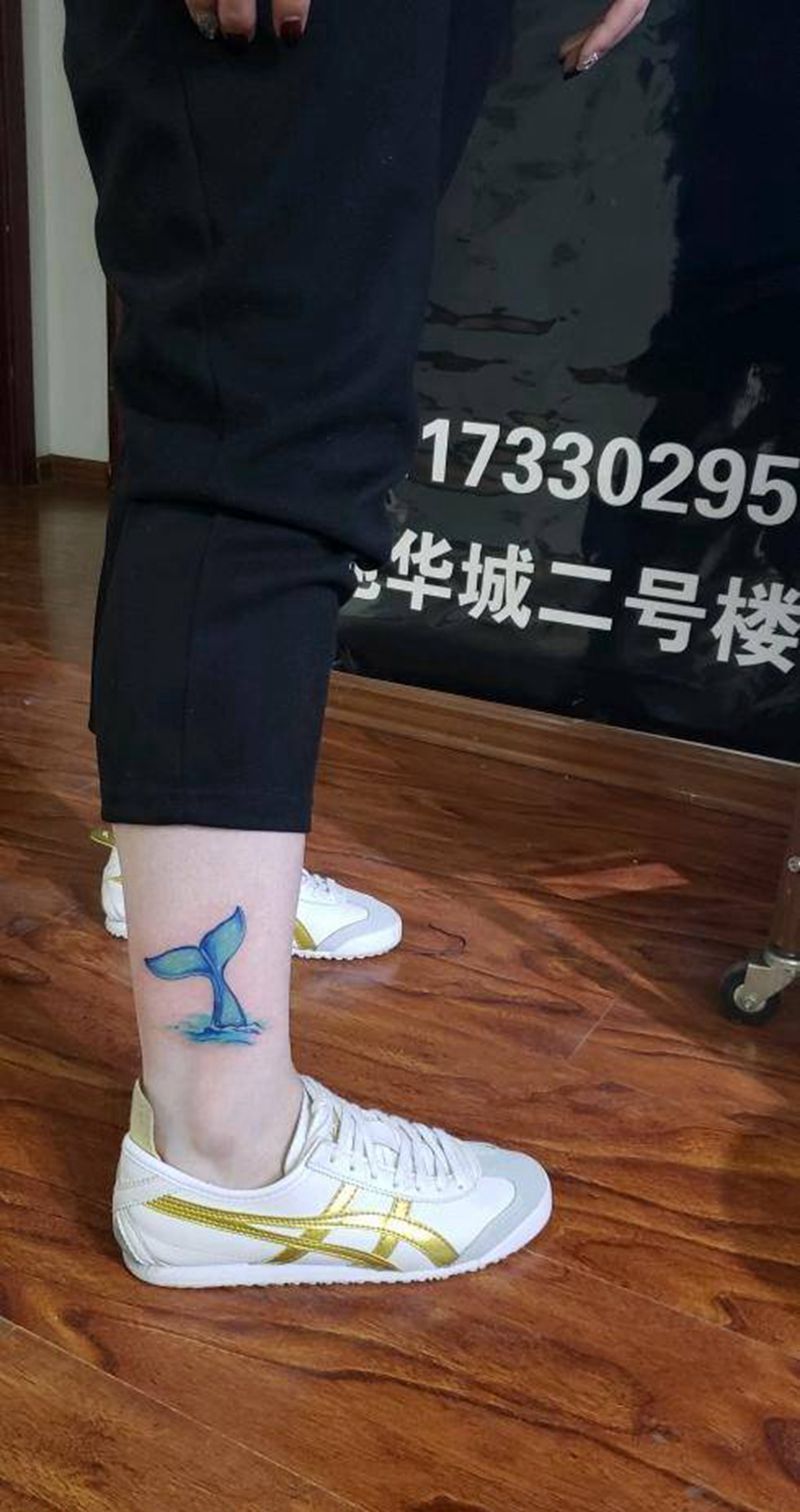 海豚纹身图片_腿部老传统纹身图案