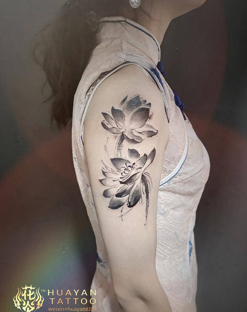 水墨荷花纹身图片_肩部水墨荷花纹身图案