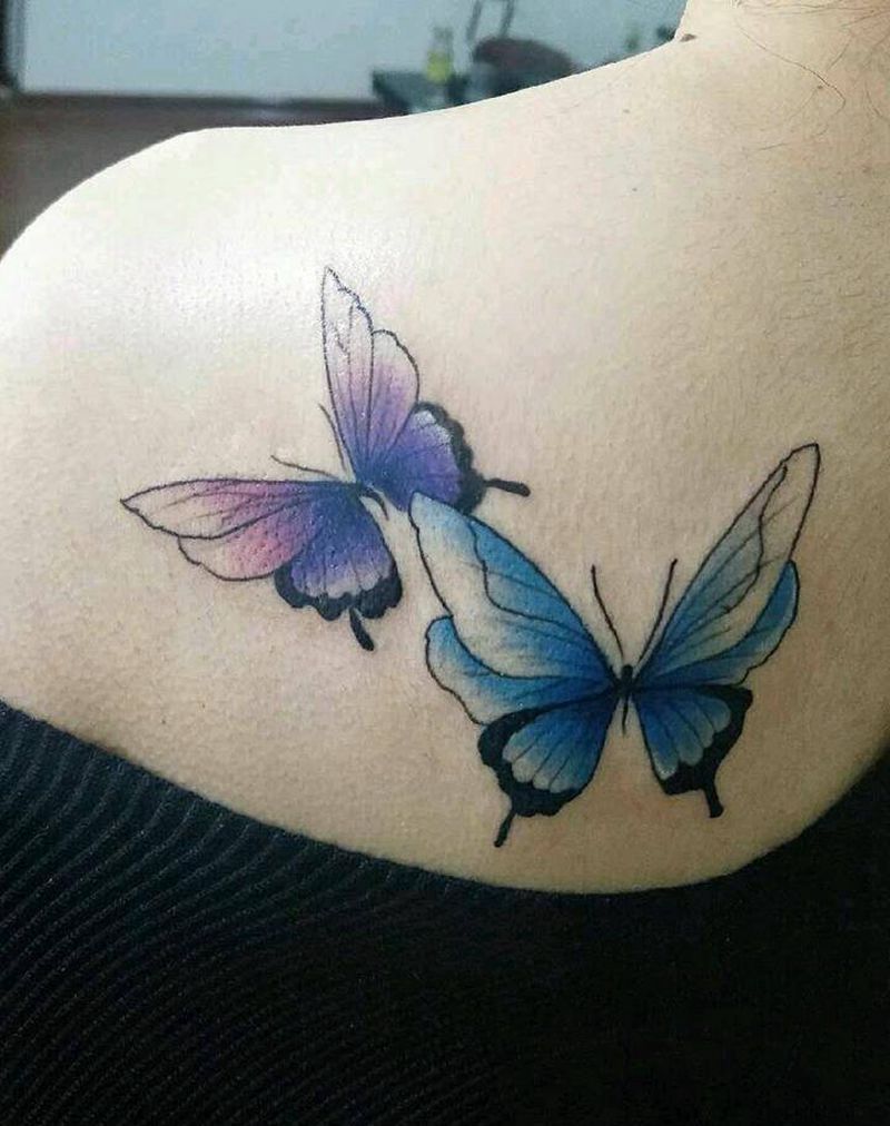 后背古典蝴蝶纹身图片