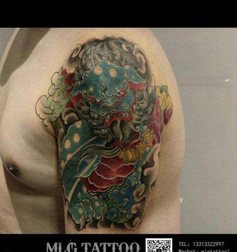 唐狮纹身图片_肩部老传统新传统纹身图案