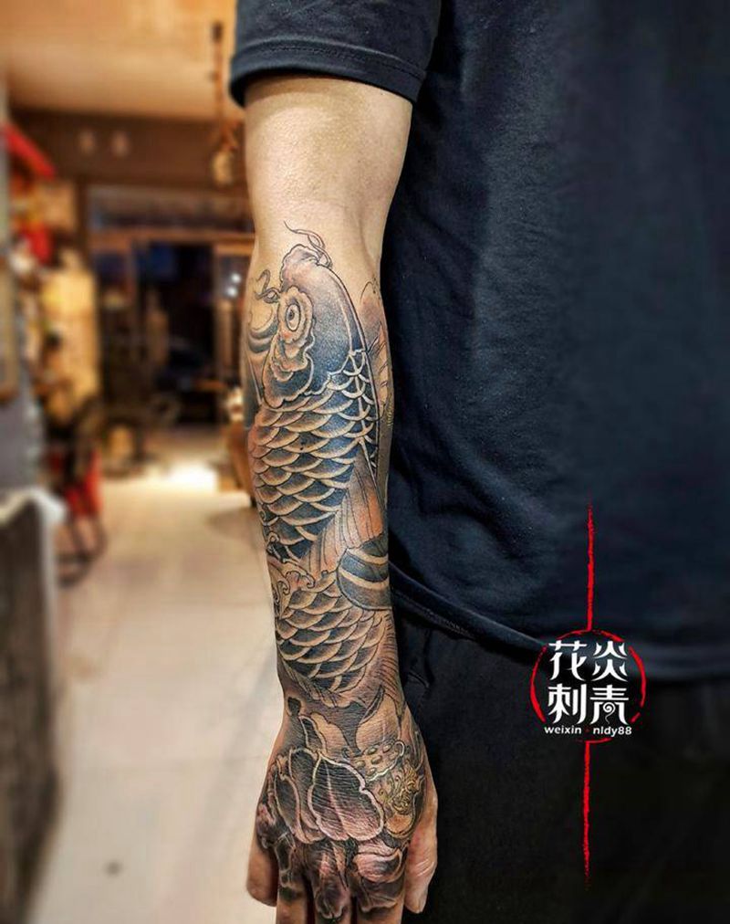 鱼纹身图片_手臂新传统鱼纹身图案