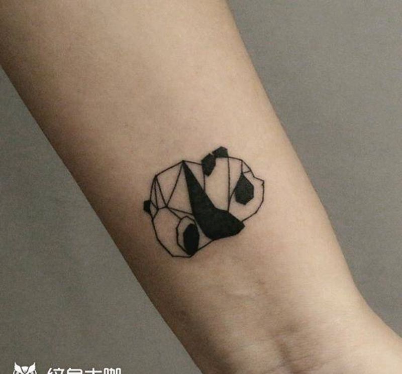 几何小熊猫纹身图片_手臂几何图腾纹身图案