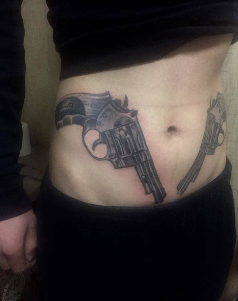 左轮手枪纹身图片