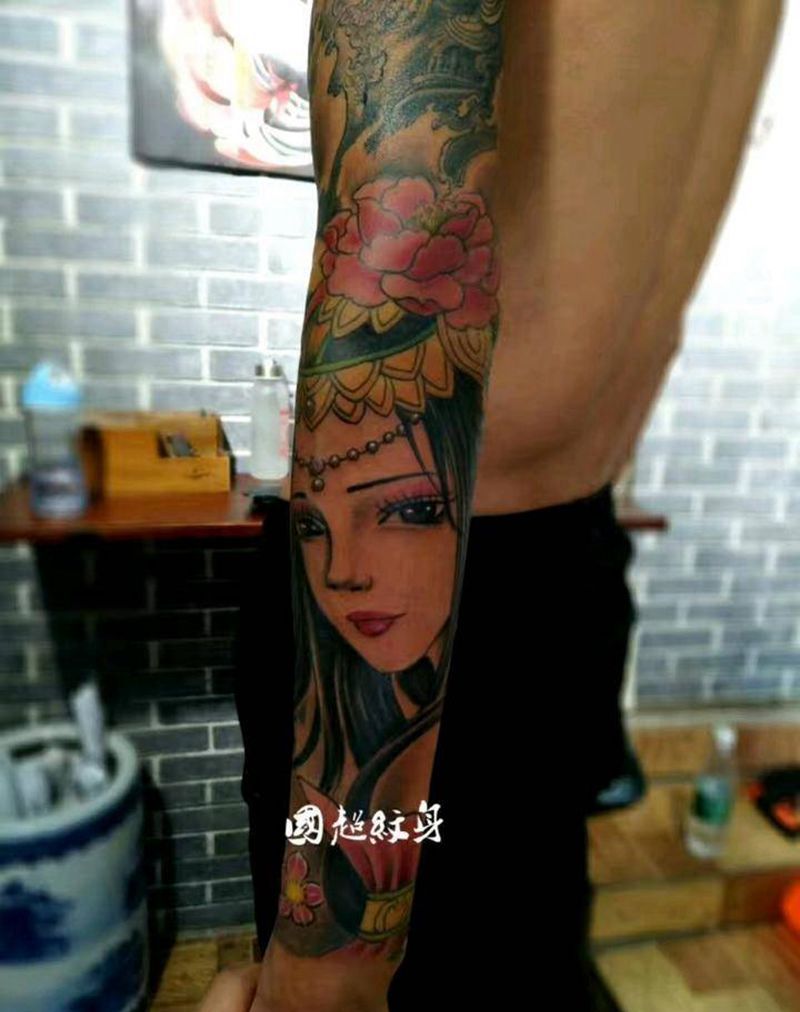 接花臂纹身图片_手臂新传统纹身图案