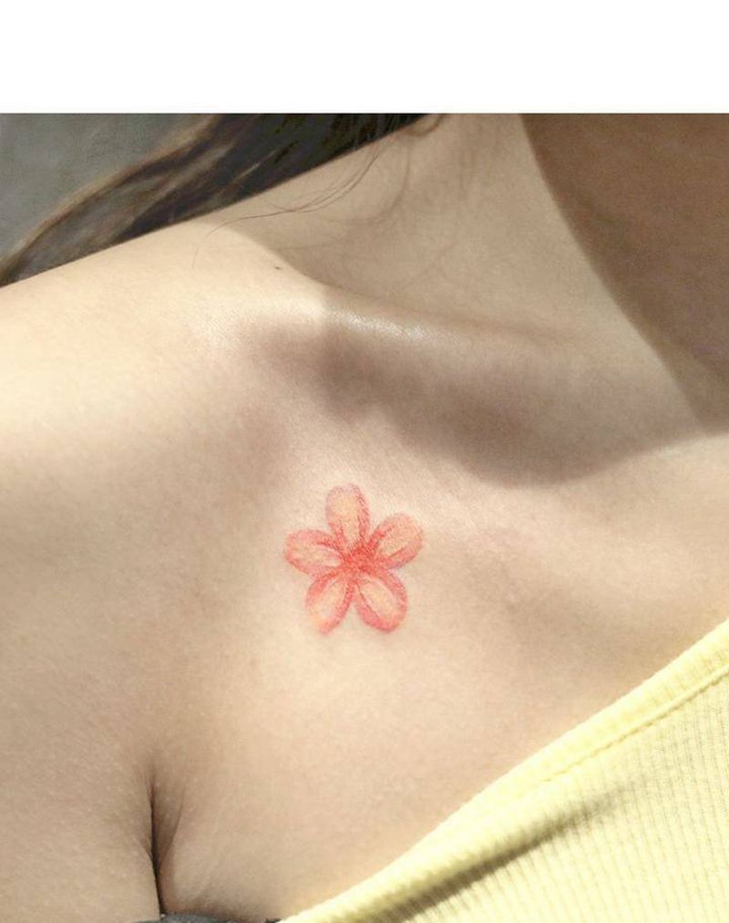 樱花纹身图片_胸部水彩纹身图案