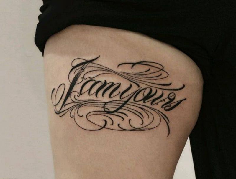 花体字纹身图片_腿部纹身图案