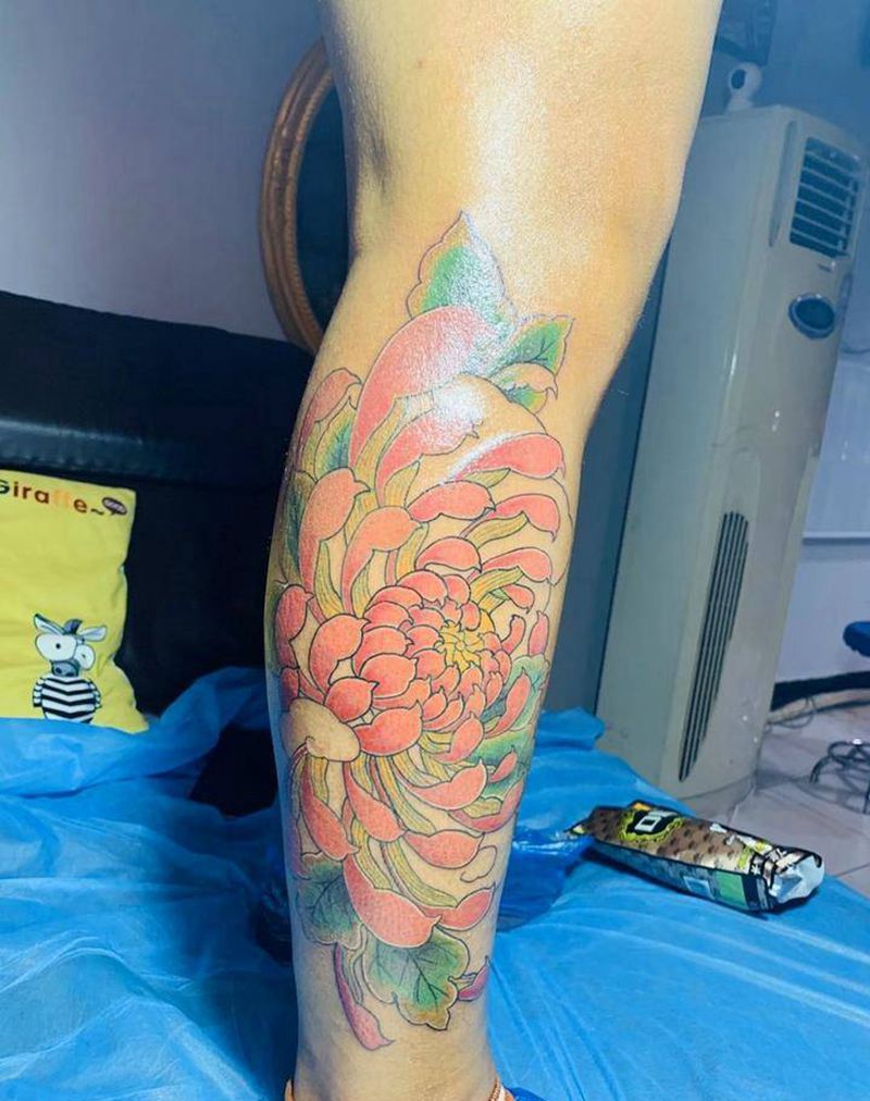 菊花纹身图片_腿部新传统纹身图案