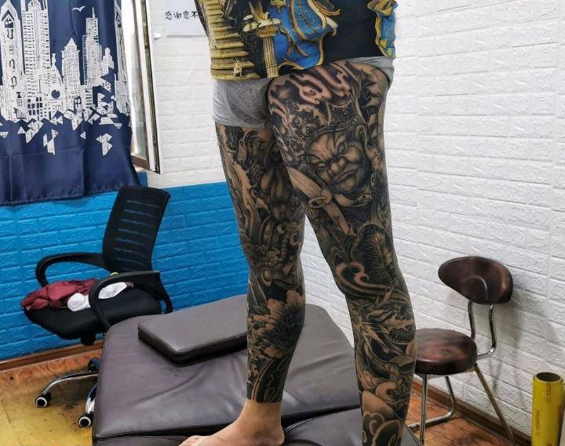 花腿纹身图片_腿部新传统人物 天王纹身图案