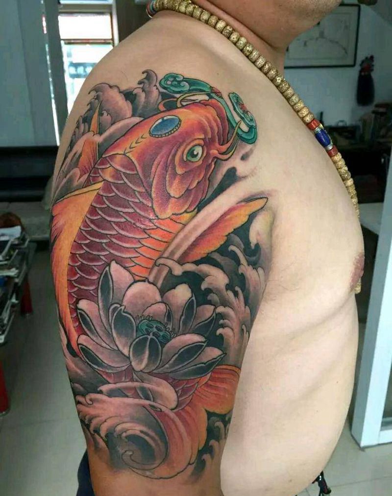 大臂锦鲤纹身图片