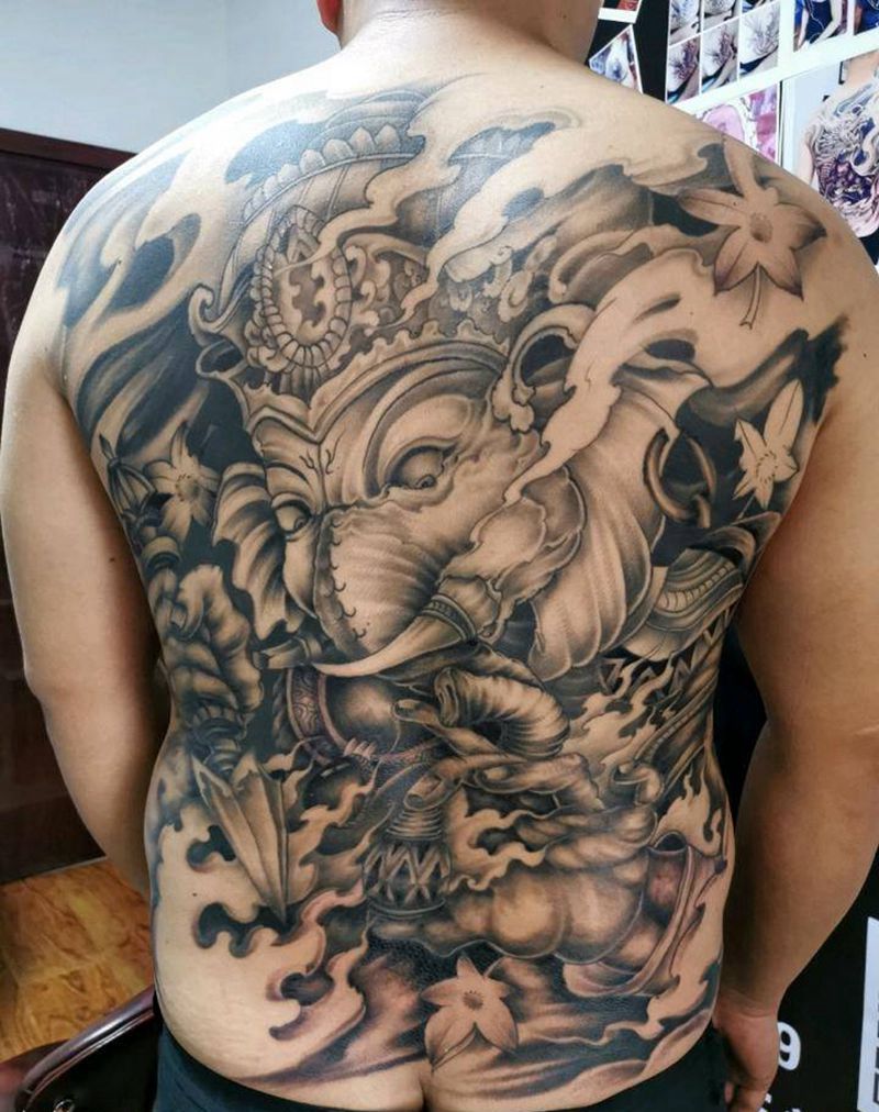象神纹身图片_背部新传统象神纹身图案