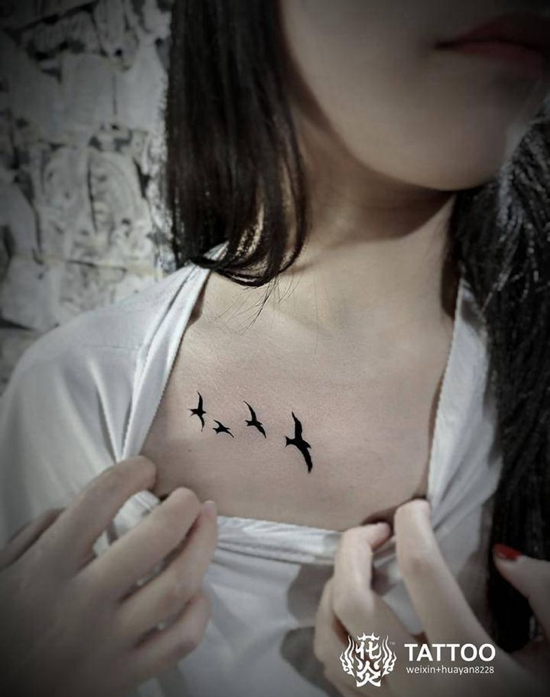 燕子小图纹身图片_肩部几何海燕纹身图案