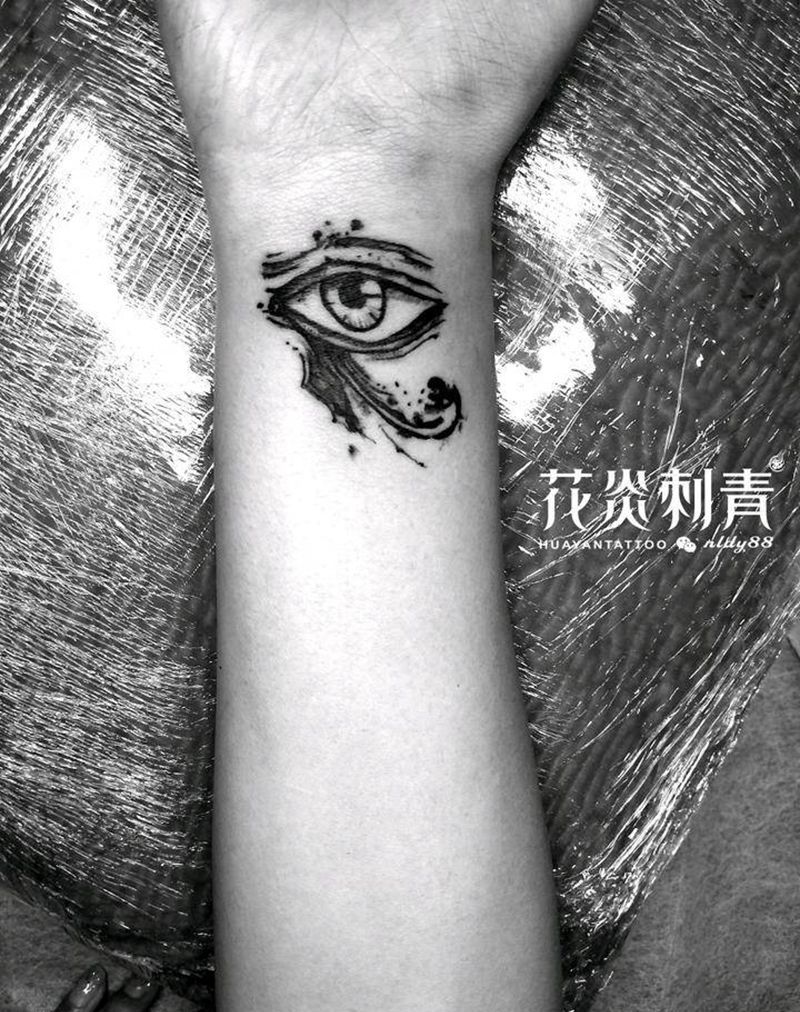 何鲁斯之眼纹身图片_手臂点刺眼睛纹身图案