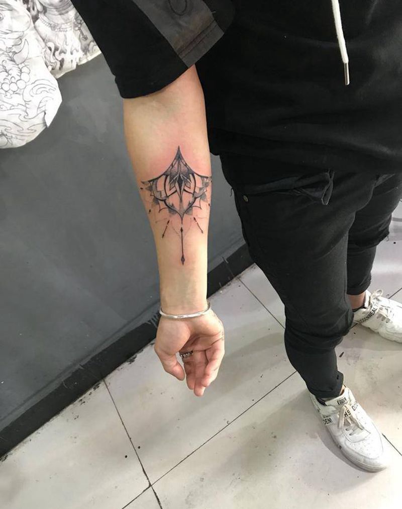 小清新纹身图片_手臂点刺几何纹身图案