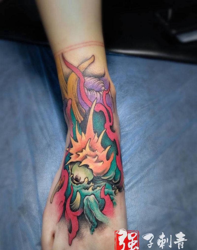 脚面《龙》纹身纹身图片_脚部新传统纹身图案