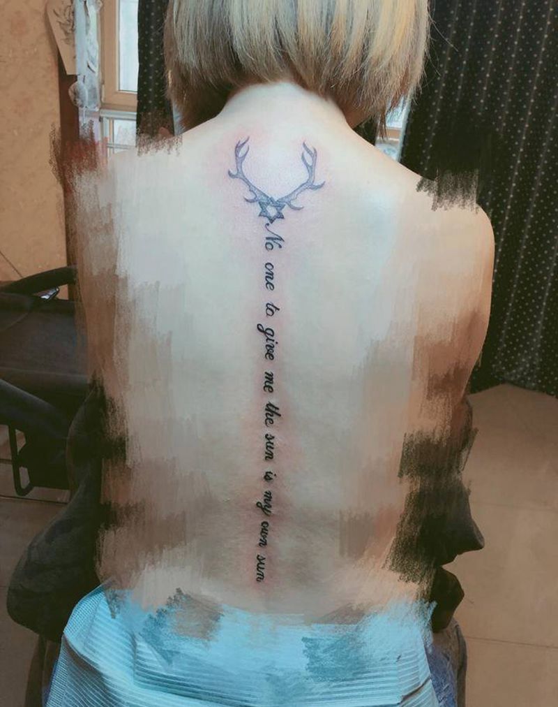 小姐姐的花体纹身图片_背部腹部花体字纹身图案