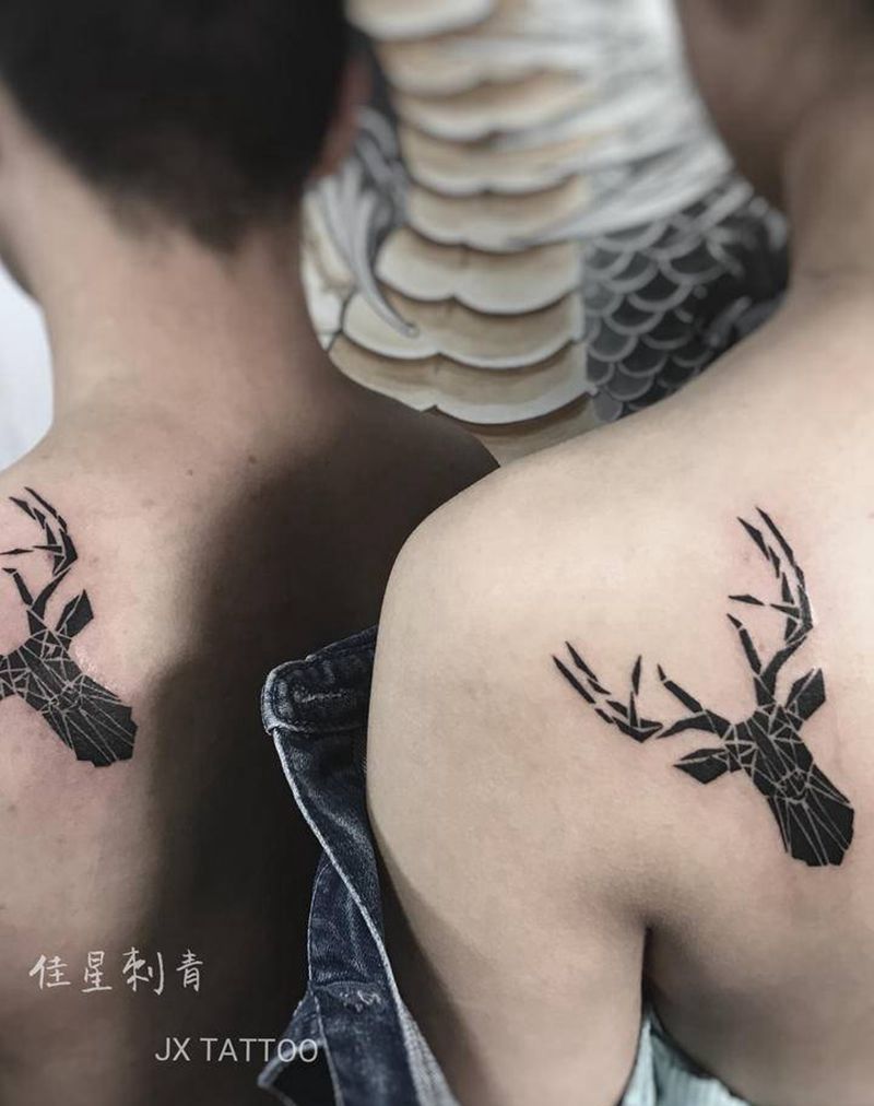 鹿纹身图片_背部图腾纹身图案