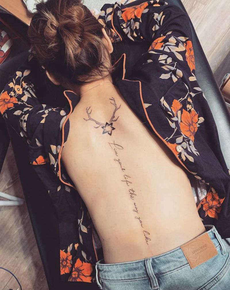 鹿角六芒星纹身图片_背部点刺纹身图案